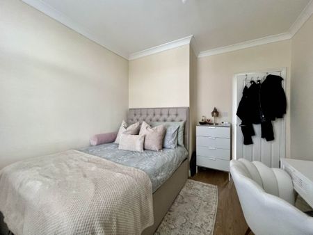Price £1,425 pcm - Available Now - Furnished - Photo 2