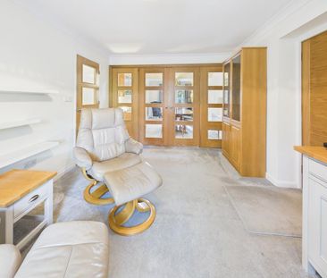 5 bedroom bungalow to rent - Photo 2