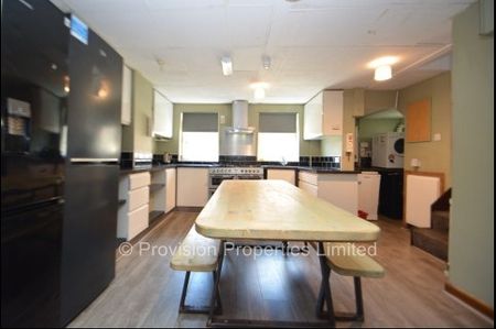 8 Bedroom Student Properties in Hyde Park - Photo 2