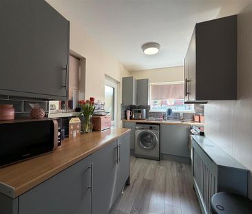 2 bedroom semi-detached house to rent - Photo 4