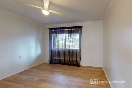 MODERN FAMILY HOME WITH SPACIOUS BACKYARD - Photo 4