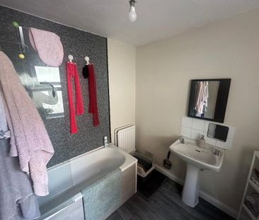 11 Lawrence Street Apt 1, Belfast, BT7 1LE - Photo 3