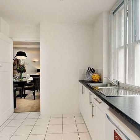 A stylish two bedroom apartment set across 792 sq ft in Mayfair. - Photo 1