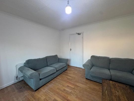 6 bedroom semi-detached house to rent - Photo 1