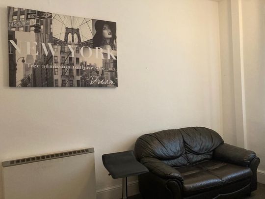 Studio Flat, Loughborough Road, NG2 - Photo 1