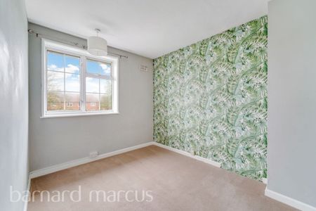 St Benets Grove - Photo 4