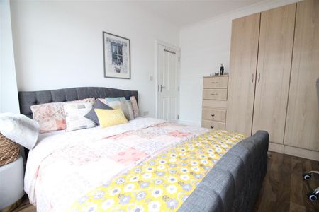 Kingsbridge Crescent, Southall - Photo 4