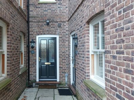 Town house to rent on - Photo 2