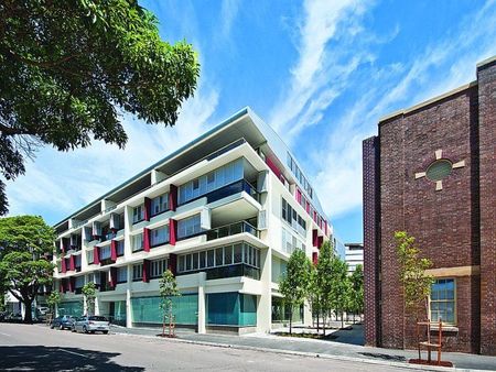 BRIGHT & MODERN UNIT IN RUSHCUTTERS BAY! - Photo 3