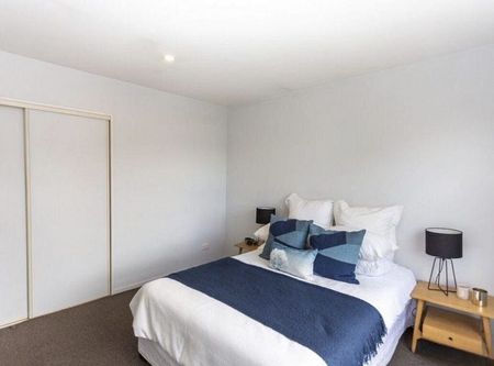 Spacious townhouse so close to the city! - Photo 5