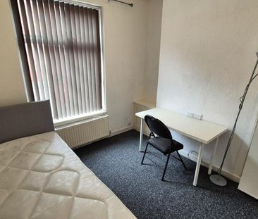 3 bedroom terraced house to rent - Photo 3