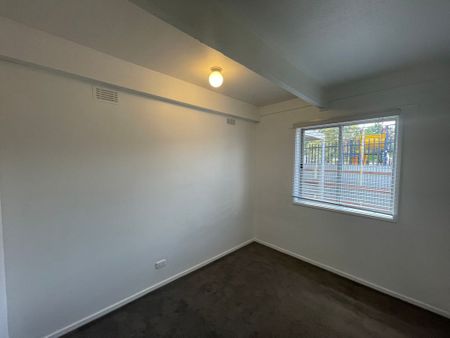 Spacious Six Bedroom Home! - Photo 2