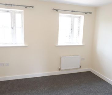 2 bedroom end of terrace house to rent - Photo 2