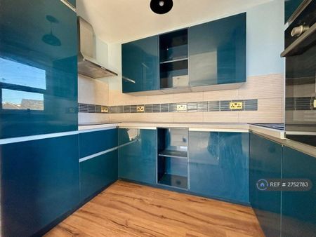 2 bedroom penthouse to rent - Photo 5