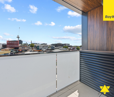 Near-New North-Facing Apartment in Mount Eden! - Photo 1