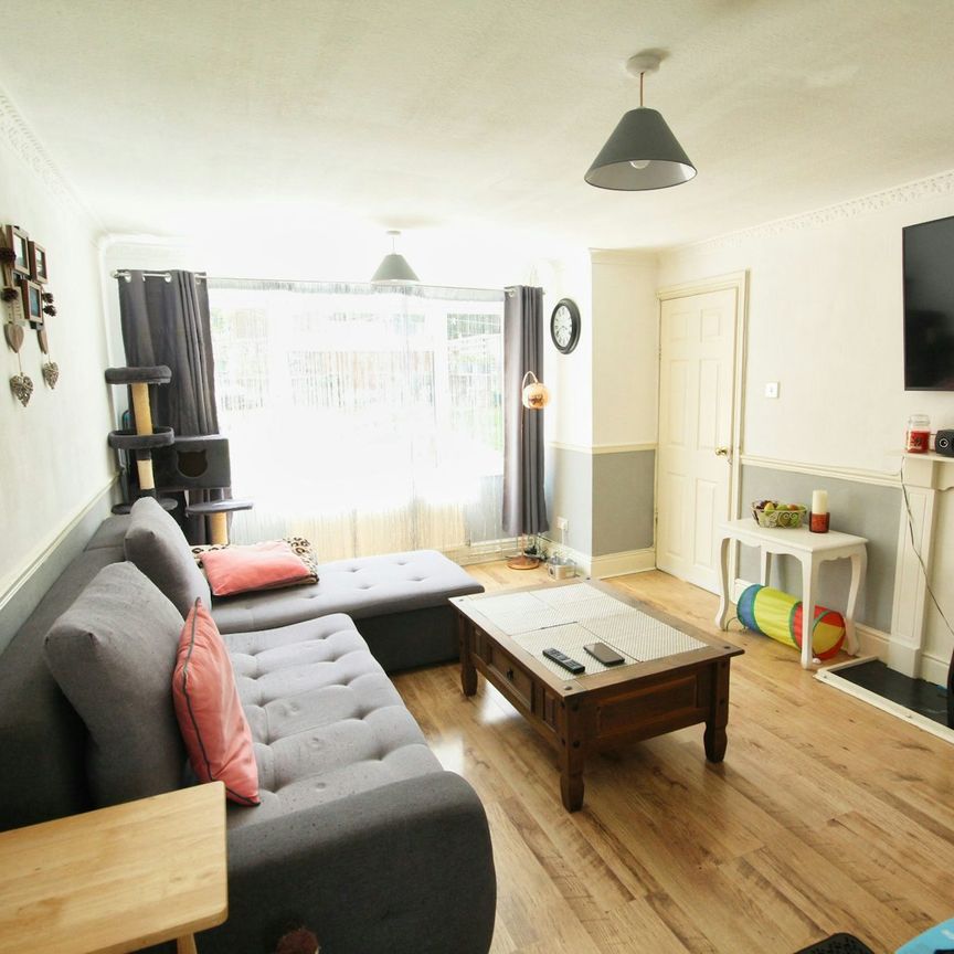 Terraced House to rent on - Photo 1