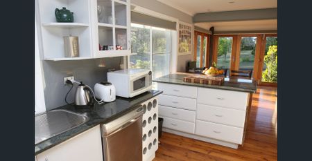 Ideally Located Family Home - Photo 4