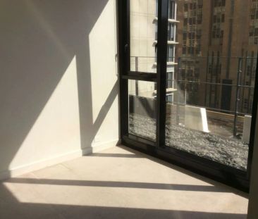 “Modern 2 Bedroom Apartment with City Views in Melbourne CBD!” - Photo 6