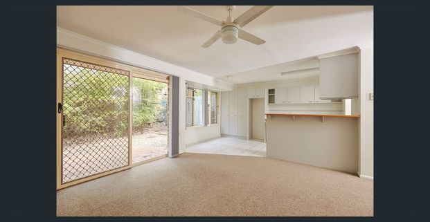 This comfortable 2-bedroom townhouse is in a perfect location - Photo 1