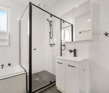 Well presented two bedroom on first floor - Photo 5