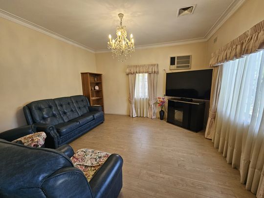 30 Valley Street, Oakleigh South VIC 3167 - House For Rent | Domain - Photo 1