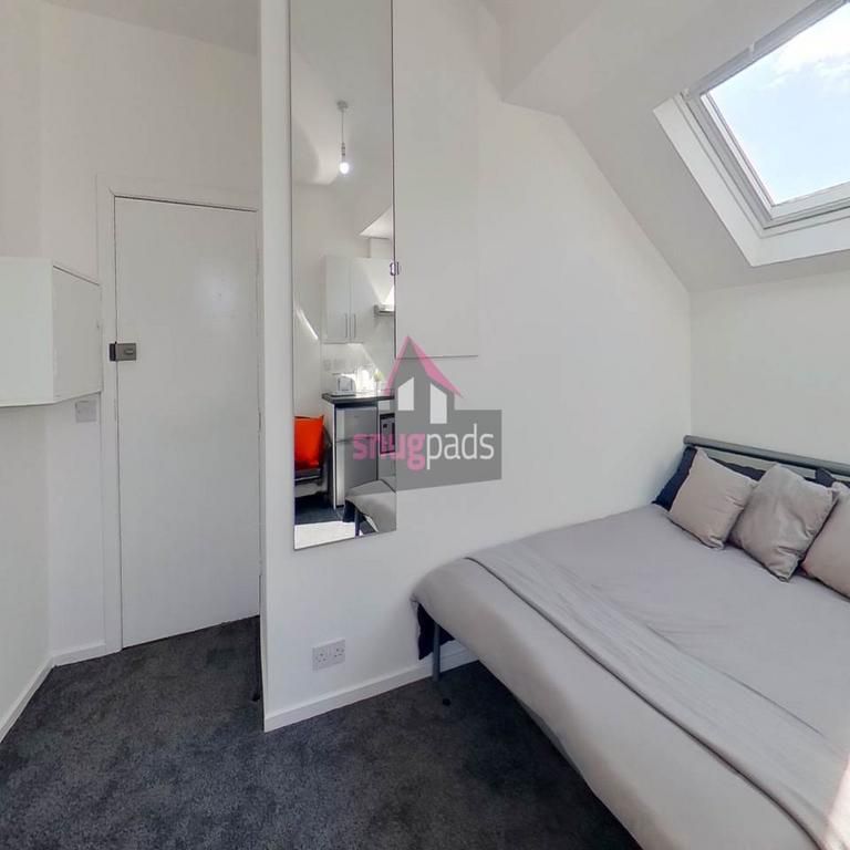 1 bedroom in a house share to rent - Photo 1