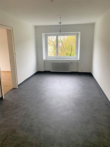 Schöne, frisch sanierte 3.5-Zimmer-Wohnung mit zwei Balkonen - Photo 2