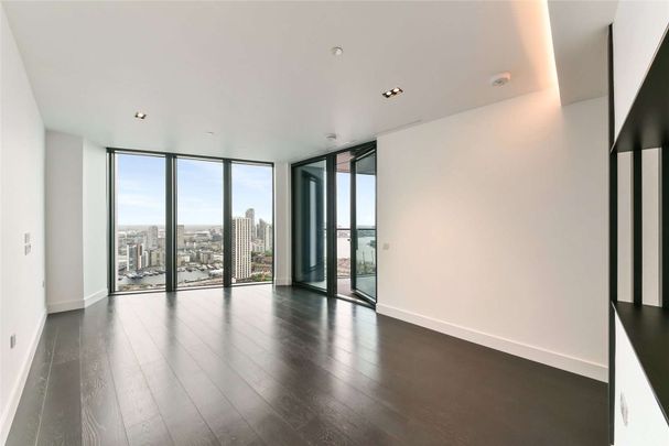 Bright and spacious 2 double bedroom, 2 bathroom apartment with water views from all principle rooms. Offered furnished or unfurnished. - Photo 1