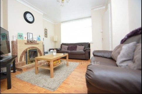2 Bedroom Houses Rent in Leeds - Photo 1