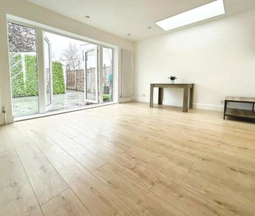 4 bedroom end of terrace house to rent - Photo 2