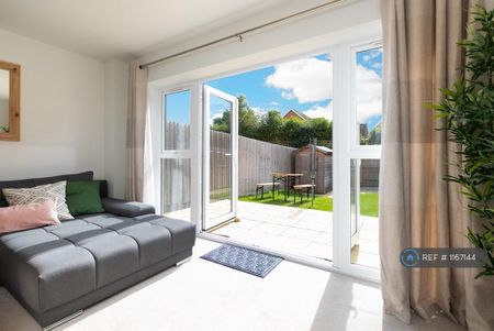 3 bedroom terraced house to rent - Photo 3