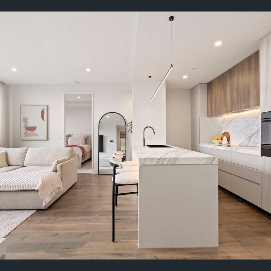 Stunning, Private & Architecturally Designed Oasis in Prime Moonee Ponds - Photo 1