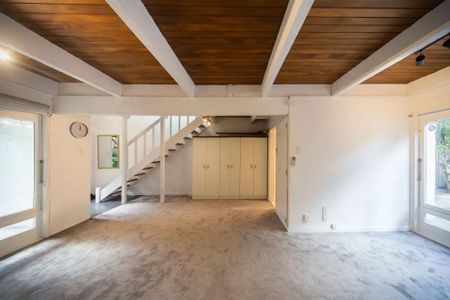 Low maintenance, Great location - Photo 5