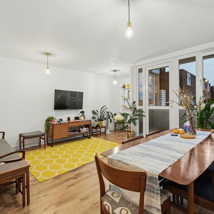 3 bedroom flat to rent - Photo 1