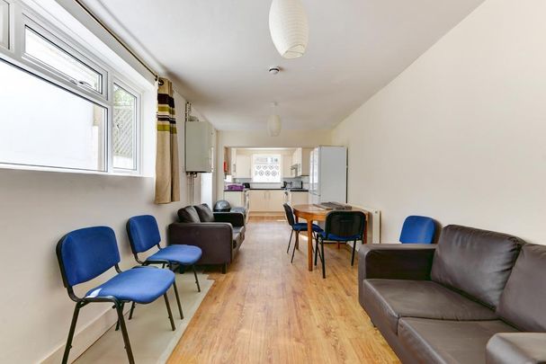 6 bedroom house to rent - Photo 1