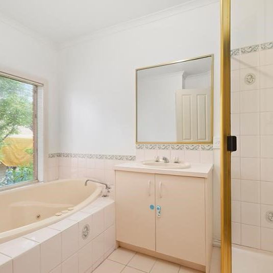 7 Locksley Road, Ivanhoe - Photo 1