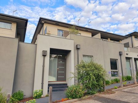 2/8 Chaleyer Street, Reservoir - Photo 5