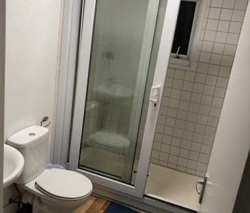 1 bedroom in a house share to rent - Photo 4