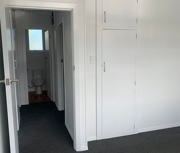 2BR Rear Unit Close to the Beckenham Loop - Photo 3