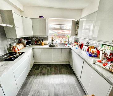 4 bedroom terraced house to rent - Photo 5