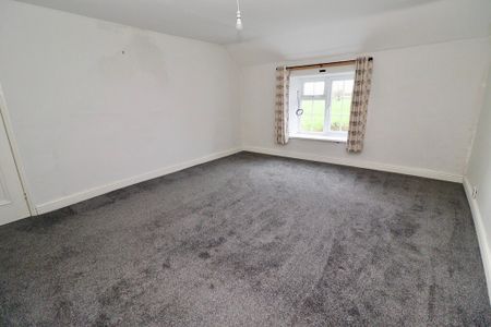 3 bedroom Cottage to let - Photo 4