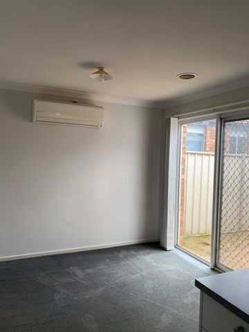 26 Mallow Street, Brookfield, VIC 3338 - Photo 3