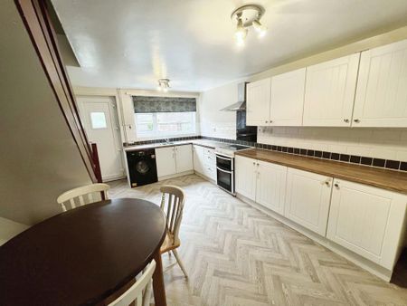 2 bedroom terraced house to rent - Photo 4