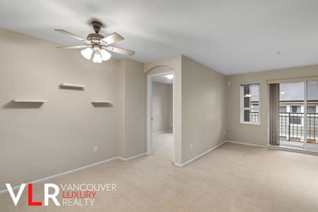 Condo in Burnaby, BC - Photo 5