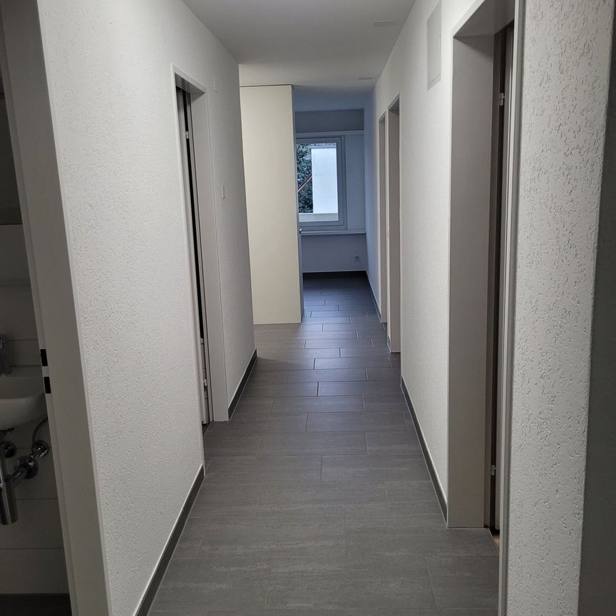 Rent a 4 rooms apartment in Fahrweid - Foto 1