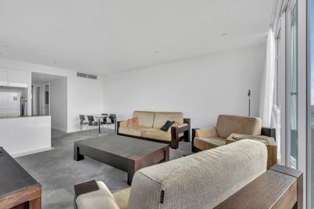 Fully Furnished Live the life of luxury! - Photo 2