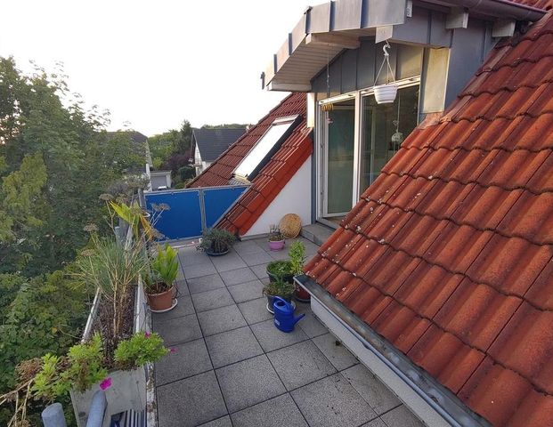 Nähe Köln-Dünnwald, Dachgeschosswohnung mit Dachterrasse - Photo 1
