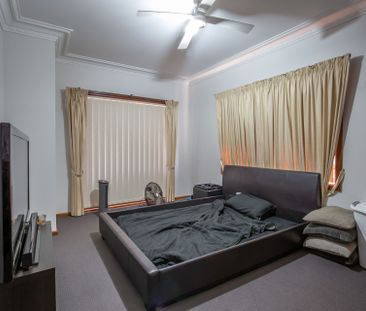 TWO BEDROOM UNIT CLOSE TO SHOPS - Photo 1