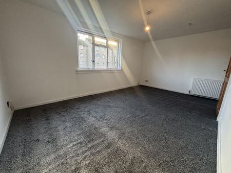 3 bedroom flat to rent - Photo 2