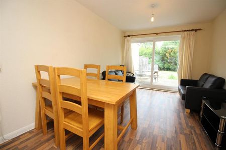 4 bedroom semi-detached house to rent - Photo 3